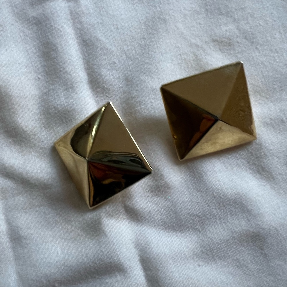 Vintage Chic Gold Pyramid Stud Earrings - Picture 6 of 6